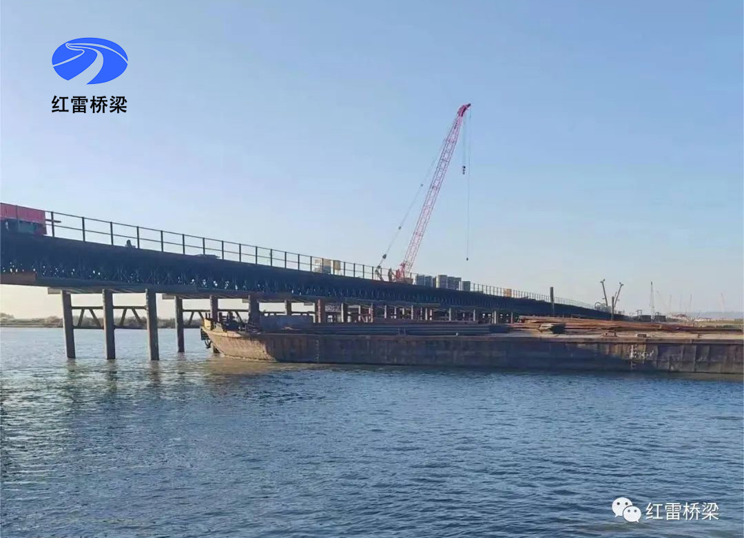 铁科高速凤阳至方正段松花江特大桥钢栈桥施工