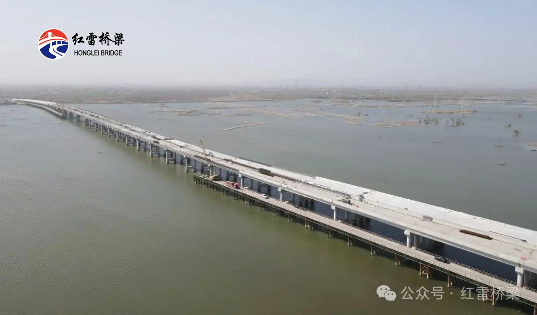 焦唐高速汝方段沙河特大桥顺利合拢